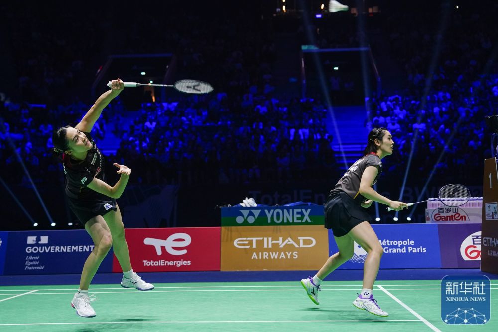 在场内外的 在场内外的